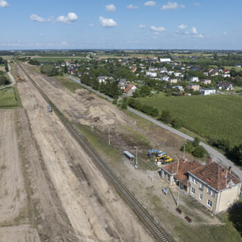 Stronno – prace ziemne, przygotowanie terenu pod montaż nowych torów