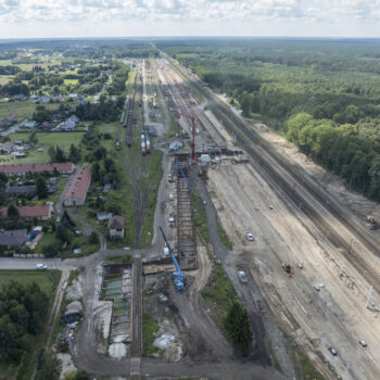Budowa przejścia podziemnego i pierwszego nowego peronu na stacji Maksymilianowo