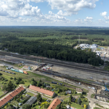 Budowa przejścia podziemnego i pierwszego nowego peronu na stacji Maksymilianowo